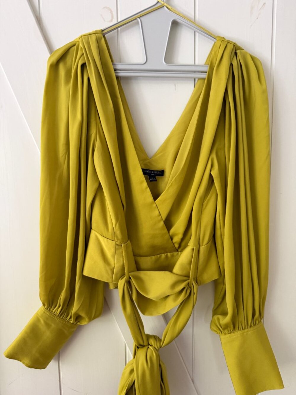 Banana Republic Deep V Silky Wrap top - Picture 10 of 10
